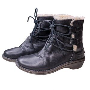UGG Black Australia Caspia Leather Ankle Boot w wrap laces size 9